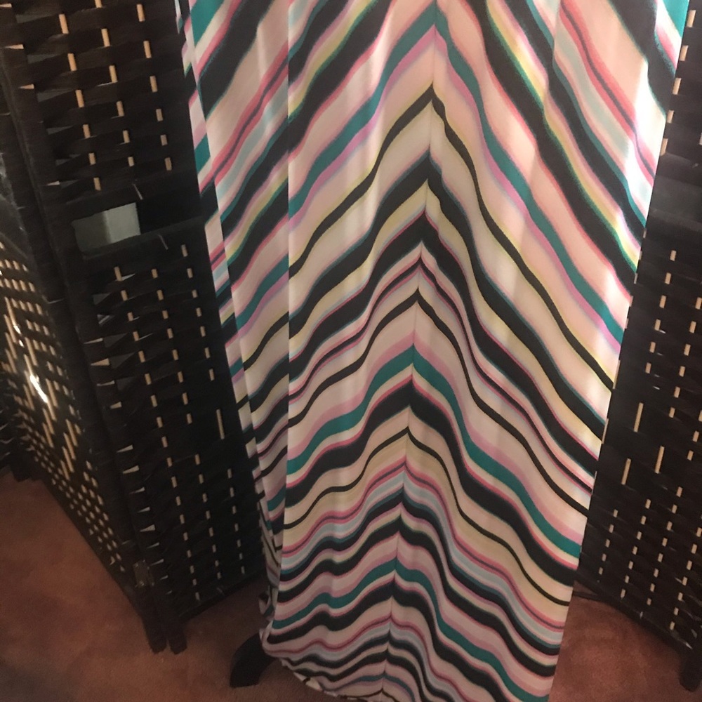 Roz & Ali Maxi Dress 🏖 - Picture 8 of 12